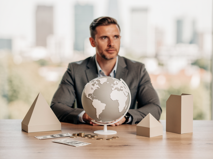 Grafik mit Eurozeichen und Investmentdiagramm zu Auslandsfonds Besteuerung