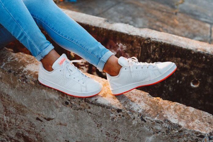 Beliebte weiße Adidas-Sneaker im Sommer 2026