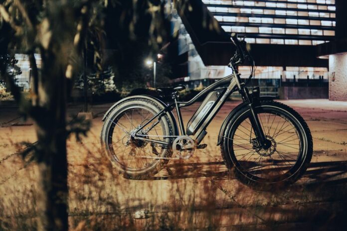 E-Bike auf einer Stadtstraße