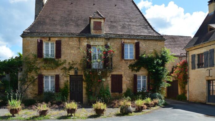 Einfamilien-Eckhaus mit Garten in Kelsterbach