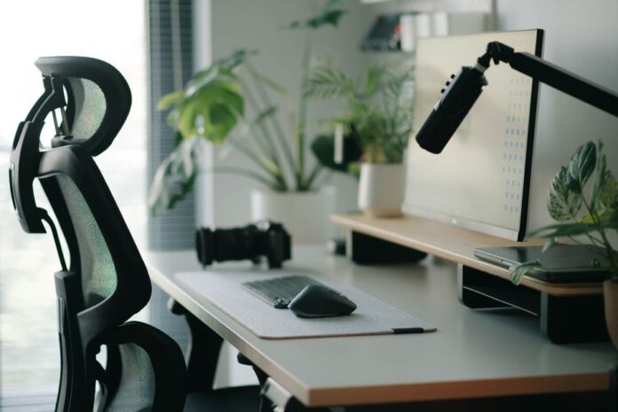 Ergonomischer Schreibtisch für das Homeoffice