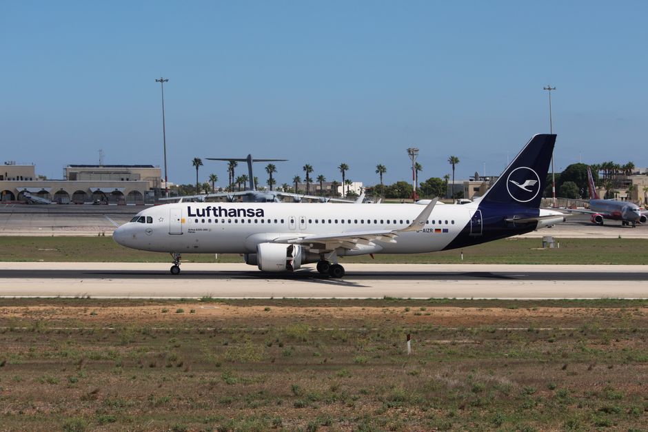 Lufthansa-Flugzeug auf Asien-Route