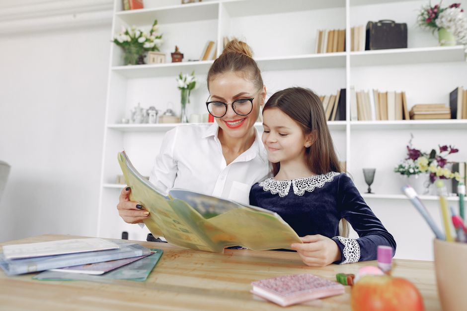 Kinder lernen Medienkompetenz im digitalen Zeitalter.