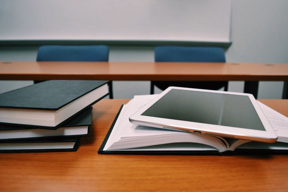 Kinder lernen Medienkompetenz im digitalen Zeitalter.