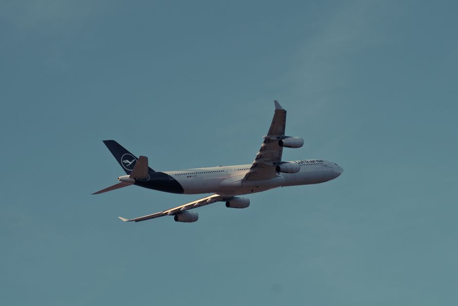 Lufthansa Flugzeug am Flughafen