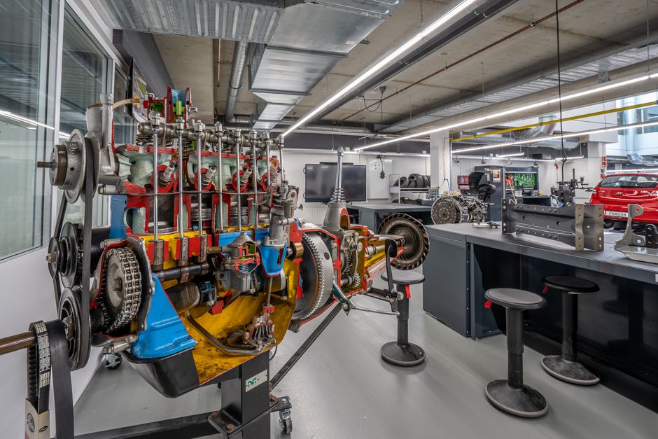 Mercedes-Benz: 100 Jahre Innovation und Tradition