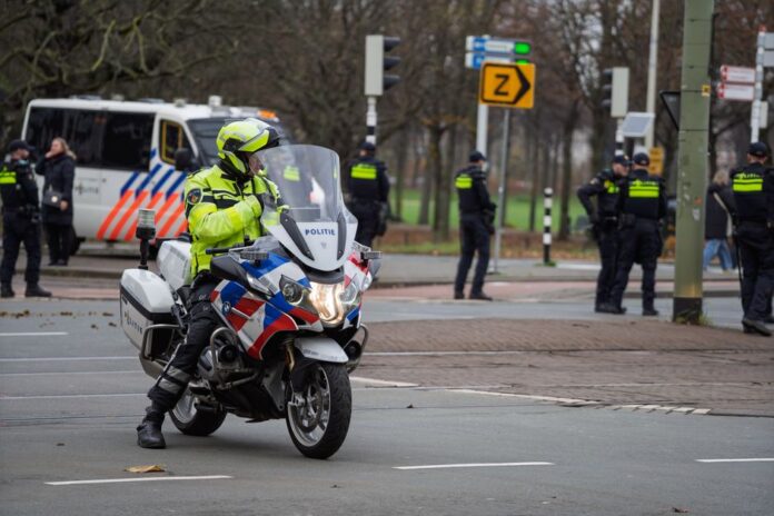 Polizei kontrolliert Unterkunft in Hamburg