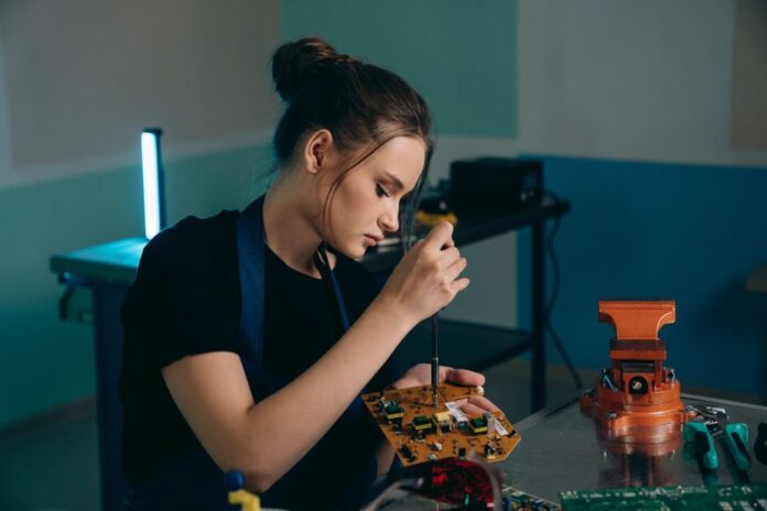 Studenten bei der Arbeit im Ferienjob