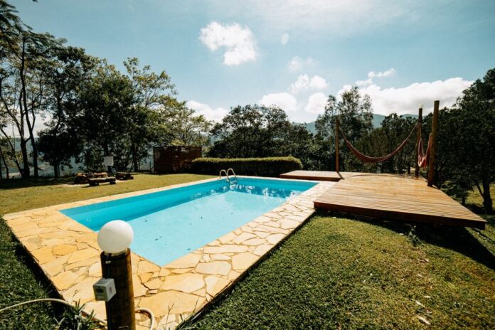 Swimmingpool im Garten genießen