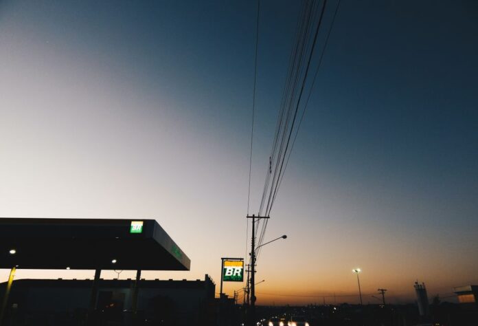 Tankstelle mit Preisanzeige