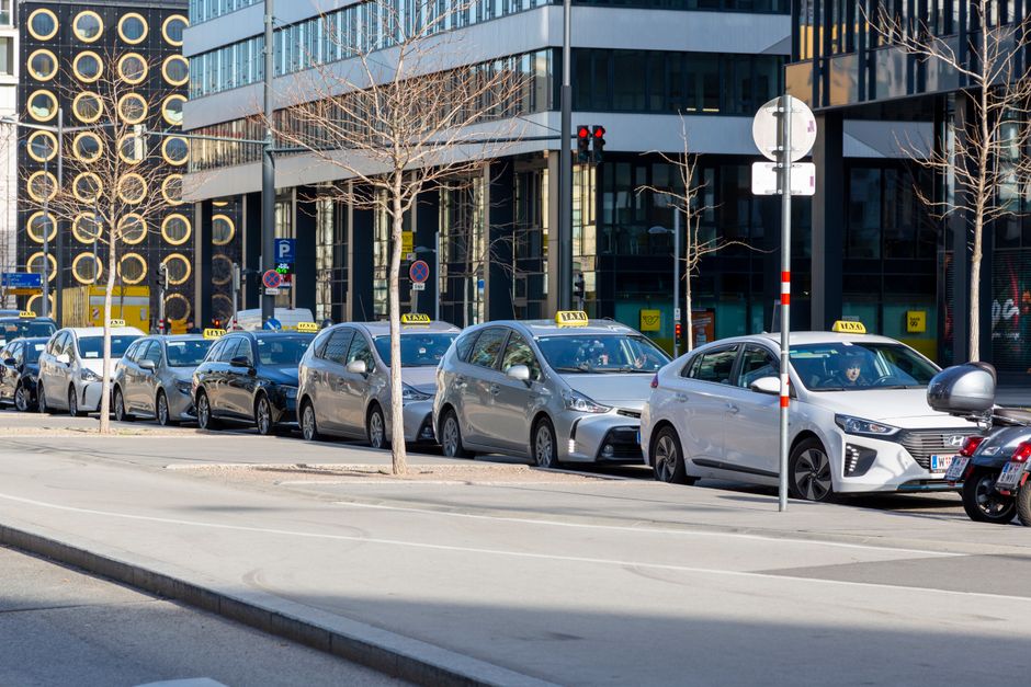 Tesla-Aktie und autonomes Fahren im Fokus