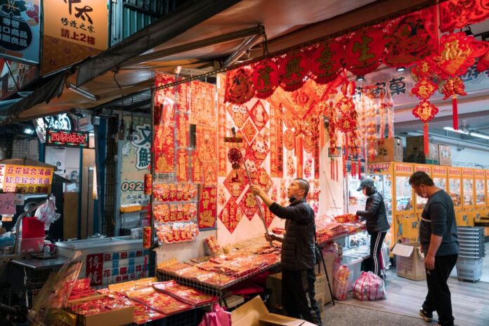 Anleger analysieren den iShares MSCI China A ETF