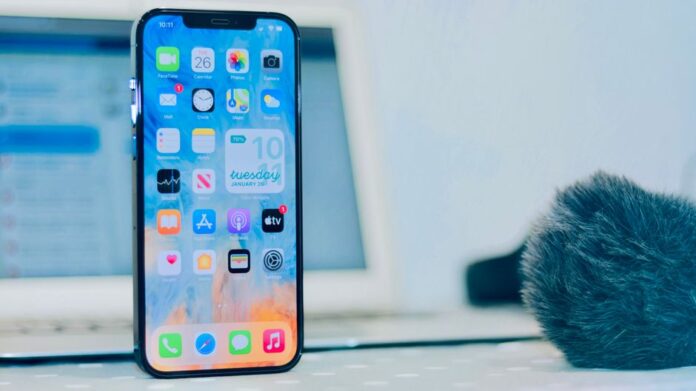Apple-Aktie und iPhone-Verkäufe im Fokus