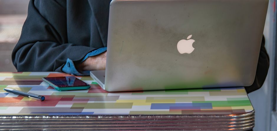 Apple-Aktie und iPhone-Verkäufe im Fokus