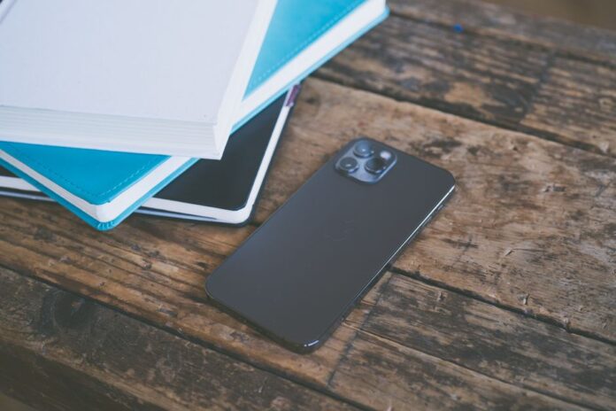 Apple-Aktie und iPhone-Verkäufe im Fokus