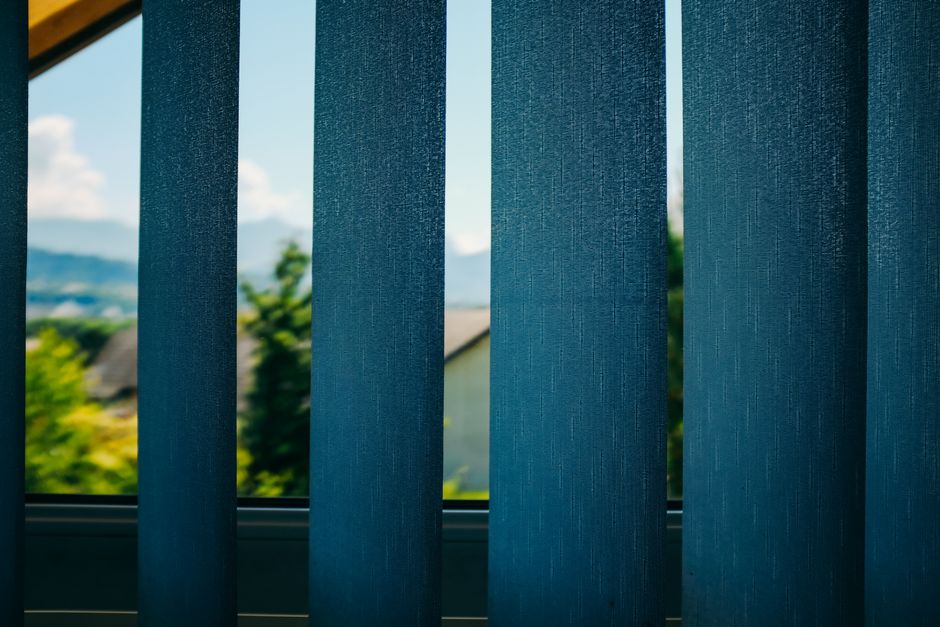 Arbeitnehmer im Büro bei Hitze