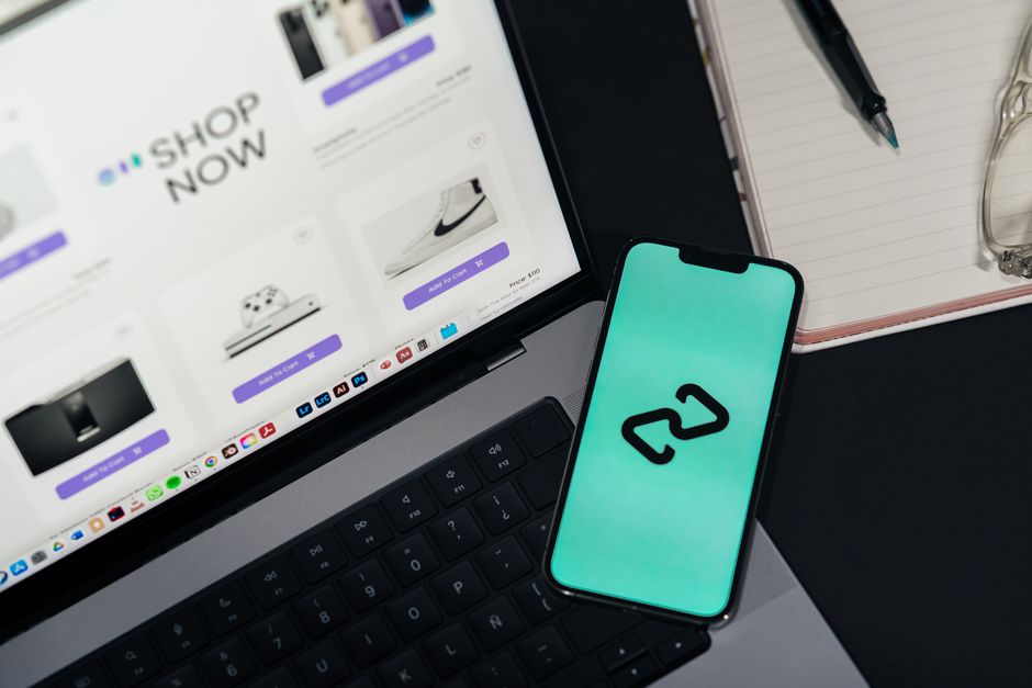 CloudCoCo Group PLC: IT-Lösungen und E-Commerce