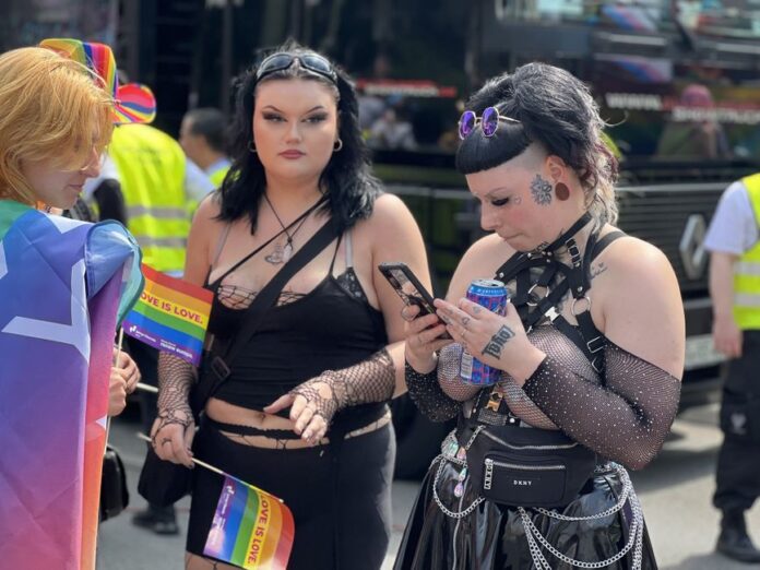CSD in Berlin: Feierlichkeiten und Herausforderungen