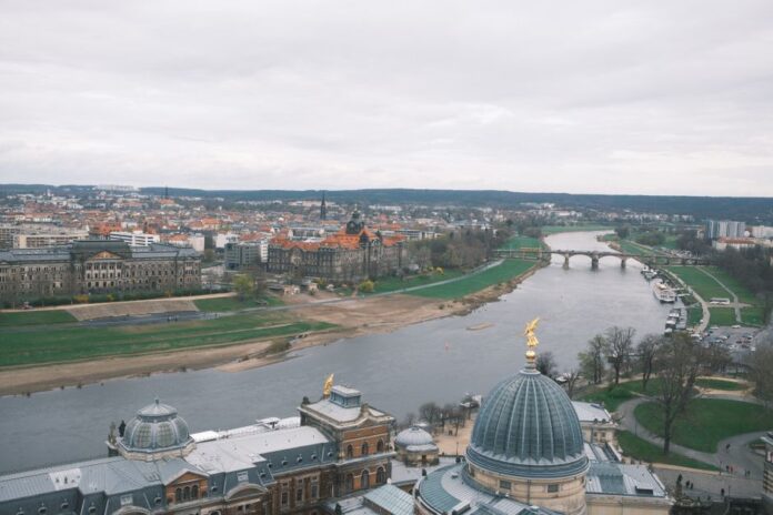 Dachgeschosswohnung mit Blick über Dresden