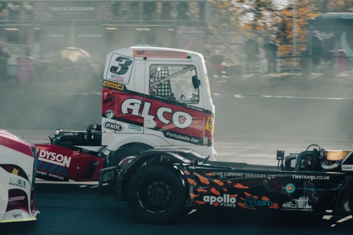 Daimler Truck auf der Straße