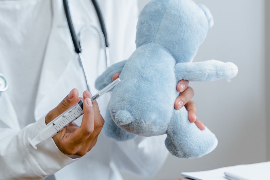 Erster Junge erhält robotergestützte Lebertransplantation