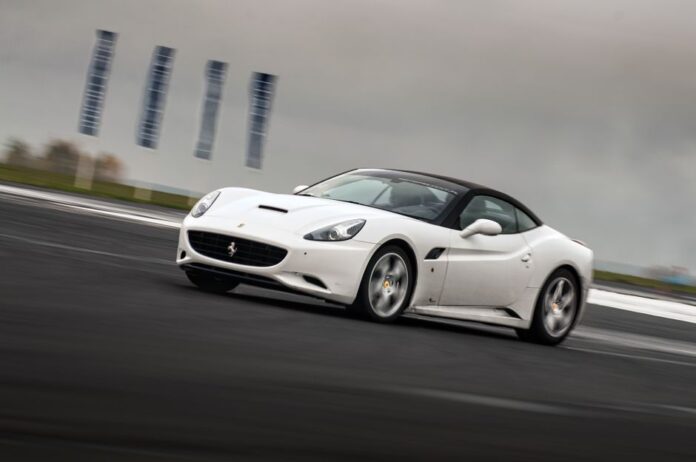 Ferrari: Positive Analystenbewertungen und Kursziele