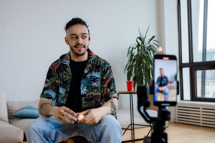 Khaby Lame und Holafly: Eine neue Partnerschaft
