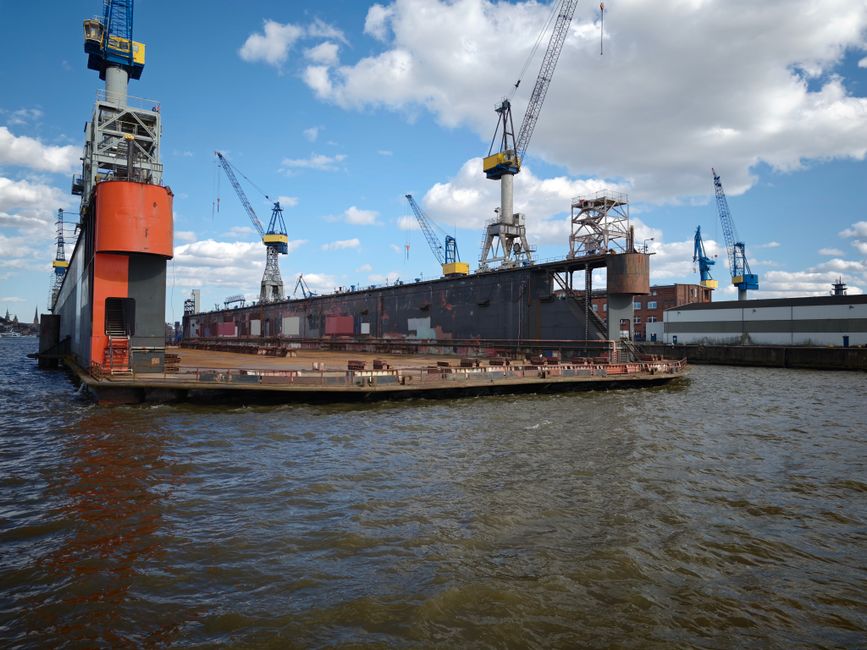 Neubau von Containerschiffen in der Werft