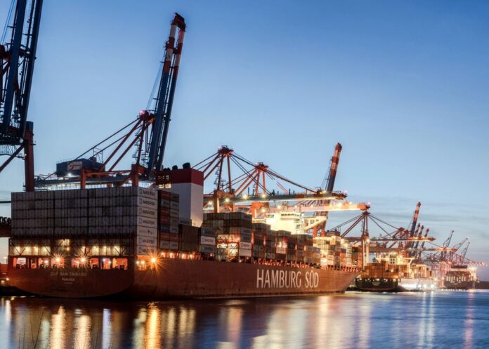 Neubau von Containerschiffen in der Werft