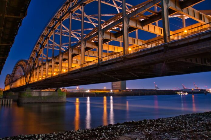 Niedrigwasser der Elbe in Magdeburg