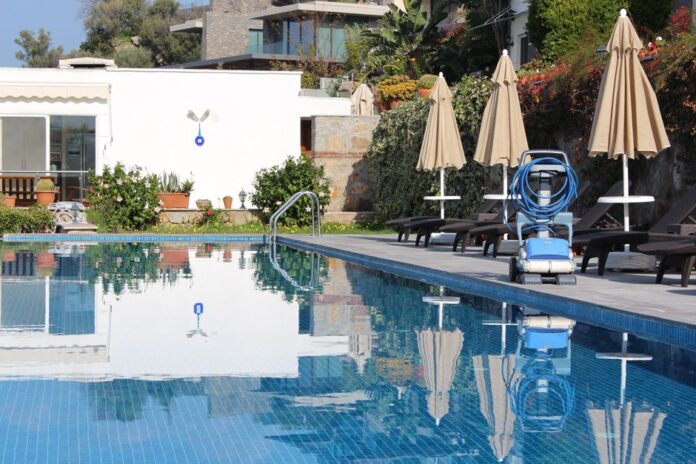 Poolroboter im Einsatz im Sommer