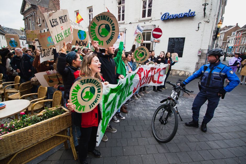 Proteste gegen Merz an der Universität Köln