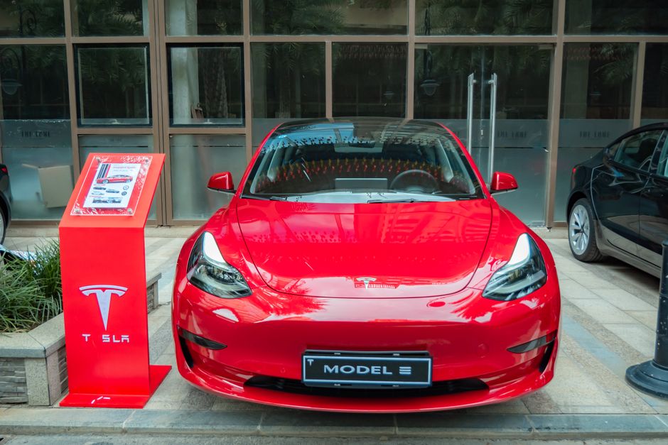 Tesla-Aktie unter Druck: Marktanalyse