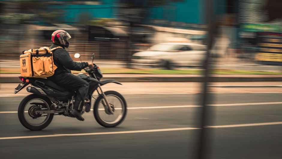 Uber übernimmt Delivery Hero – Marktreaktionen