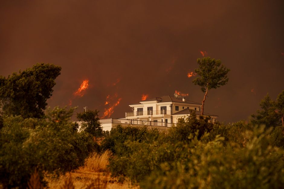 Waldbrand bei Madrid: Einsatzkräfte im Einsatz