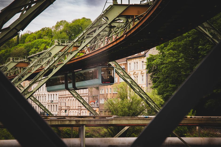 Zugverkehr zwischen Köln und Wuppertal