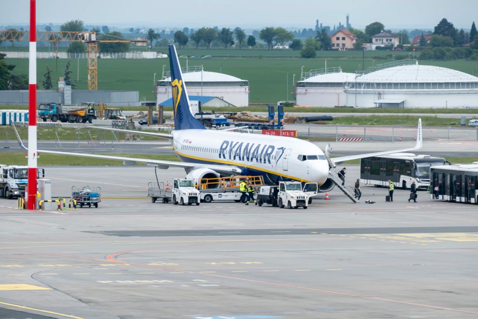 Ätna-Warnstufe gesenkt: Flughafen Catania