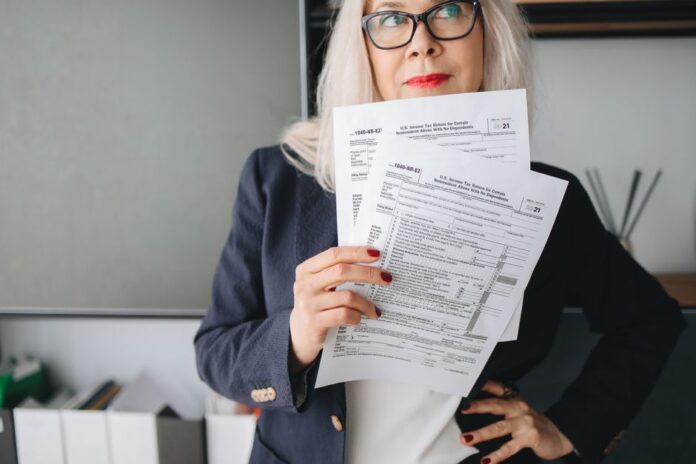 Arbeitgeber und Steuer-ID im Fokus