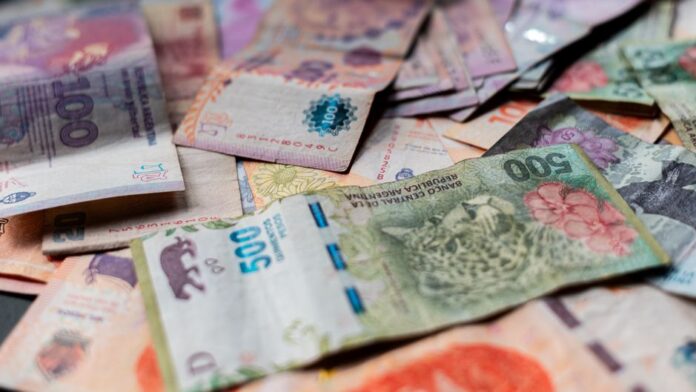 Argentinische Peso und Dollar im Vergleich