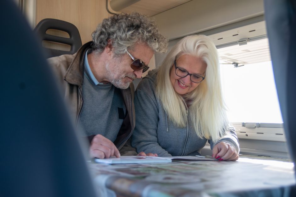 Besucher erkunden den Caravan Salon 2026