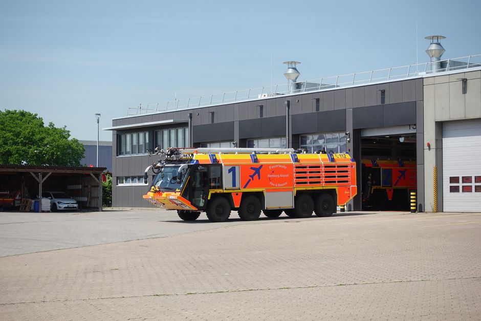 Boeing 737 landet in Paris wegen Dampf