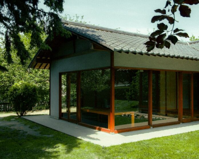 Ein moderner Bungalow inspiriert von Mies van der Rohe