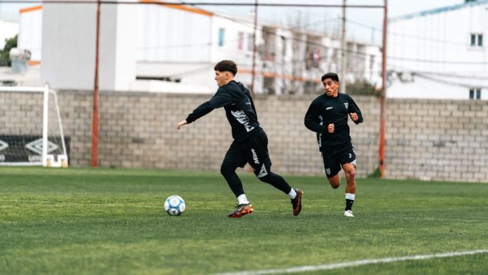 Enzo dos Santos beim Training für den BVB