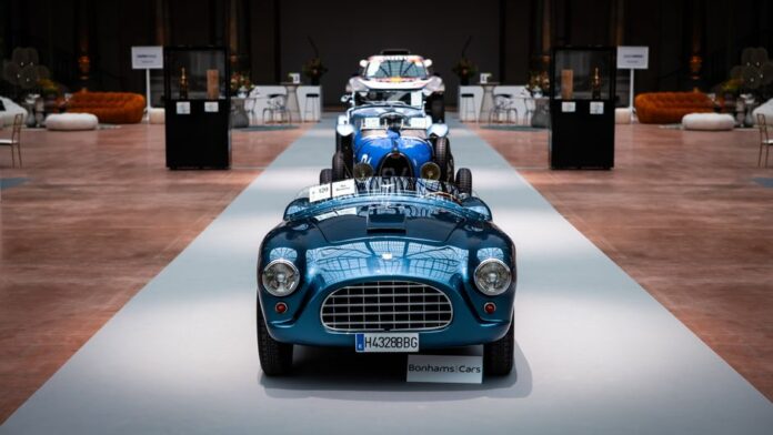 Ferrari auf einer Luxusauto-Versteigerung