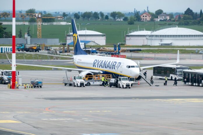 Flughafen Catania nach dem Ätna-Ausbruch