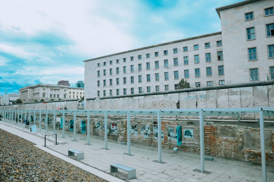 Gedenken an 65 Jahre Mauerbau in Berlin.