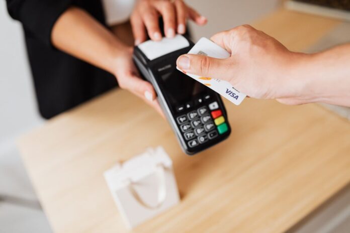 Girocard und Kreditkarte im Vergleich