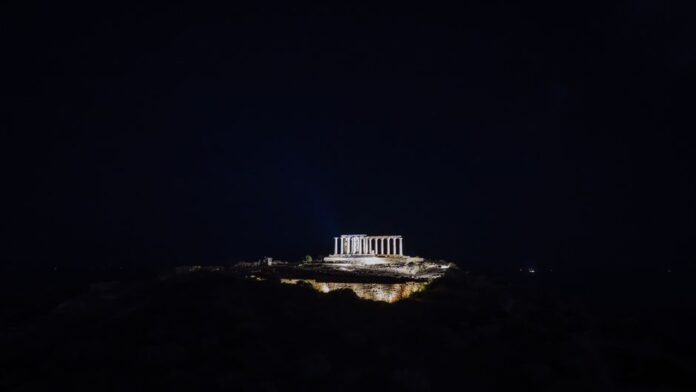 Griechische Ruinen unter dem Vollmond