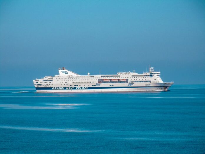 Italienische Marine kontrolliert Öltanker im Mittelmeer
