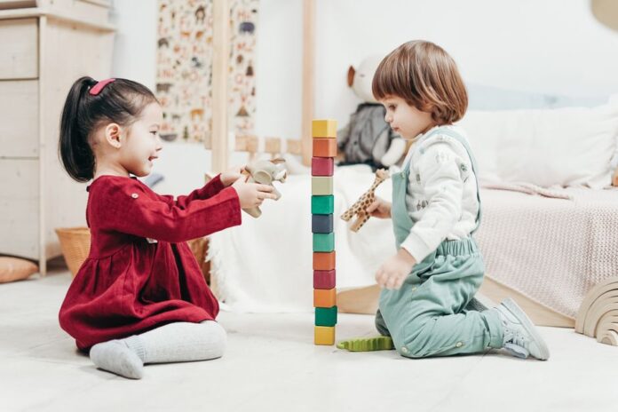 Kinder genießen die Toniebox 2